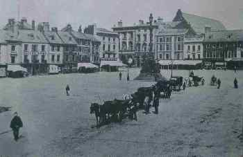 Market on Sunday afternoon in late 19th century showing horse-drawn cabs