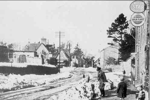 Snowbound Main Road in 1947, from St Luke’s School end